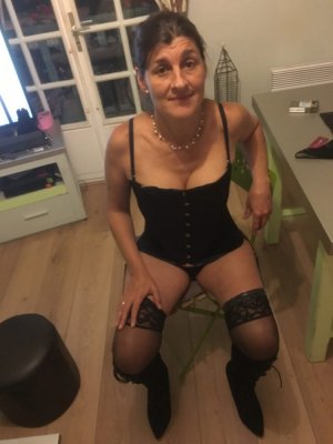 Nouzla escort à Creutzwald, 57