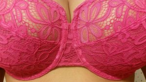 Crystele escorts in Fridley, MN